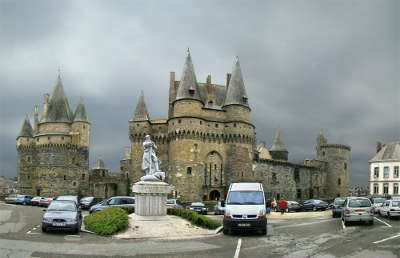 Chateau de vitre les routes touristiques dans l ille et vilaine guide du tourisme en bretagne