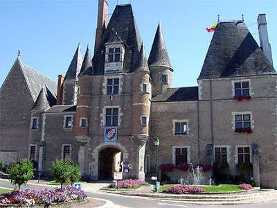 Chateau des stuarts les routes touristiques dans le cher guide du tourisme centre val de loire