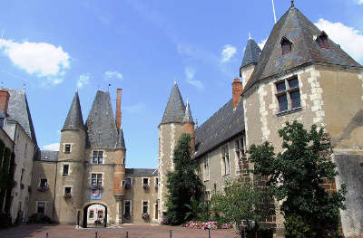 Chateau des stuarts routes touristiques dans le cher guide du tourisme centre val de loire