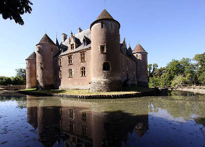 Chateau fort d ainay le vieil les routes touristiques dans le cher guide du tourisme centre val de loire