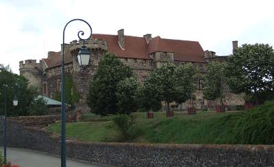 Chateau royal de st saturnin route historique des chateau d auvergne guide du tourisme du haute loire