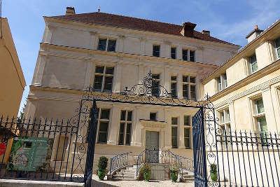 Chateau thierry musee jean de la fontaine routes touristique de l aisne guide touristique de picardie