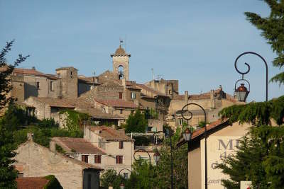 Chateauneuf du pape route des vins du cote du rhone autour d avignon