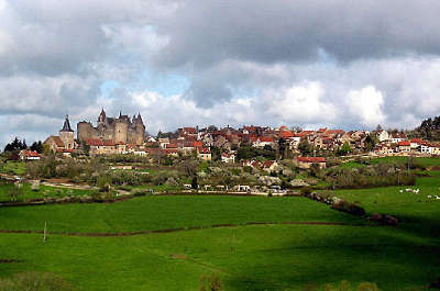 Chateauneuf en auxois les plus beaux villages de france les routes touristiques en cote d or guide du tourisme en bourgogne