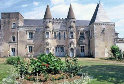 Chateauneuf sur charente routes touristique de charente guide du tourisme de poitou charentes