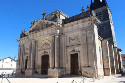 Chateauvillain petite cite de caractere eglise routes touristiques dans la haute marne guide du tourisme grand est