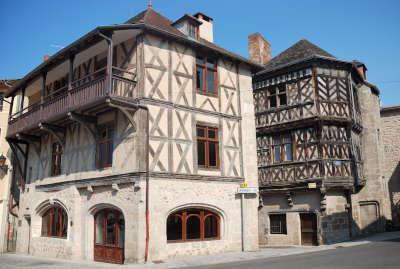 Chateldon petite cite de caractere maisons medievales routes touristiques du puy de dome guide touristique de l auvergne