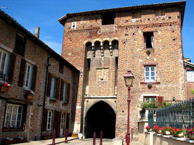 Chatillon sur chalaronne plus beau detours remparts de la cite medievale routes touristiques de ain guide du tourisme de rhone alpes