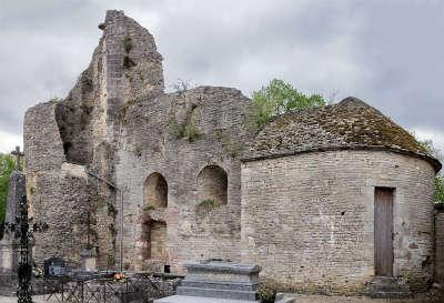 Chatillon sur seine ruines du chateau des ducs de bourgogne routes touristiques de la cote d or guide touristique de bourgogne