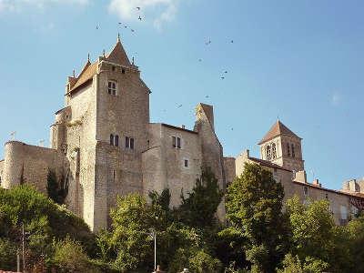 Chauvigny le chateau d harcourt route des abbayes et monuments du haut poitou guide du tourisme de la vienne