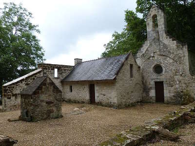 Chenehutte treves cunault petite cite de caractere ancien hermitage saint jean routes touristiques de maine et loire guide du tourisme du pays de la loire