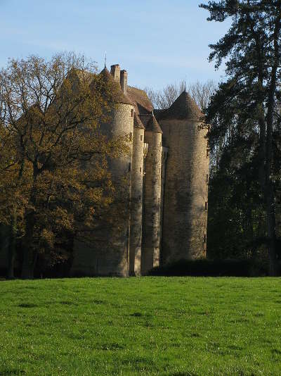 Chevenon le vieux chateau routes touristiques dans la nievre guide du tourisme en bourgogne