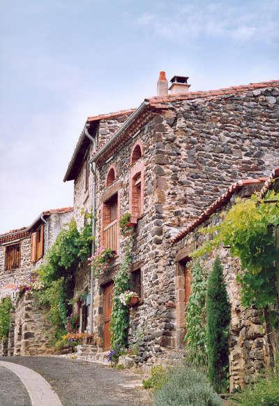 Chilhac vieilles maisons en pierre routes touristiques de la haute loire guide touristique de l auvergne