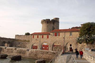 Ciboure fort de socoa route touristique des pyrenees atlantiques guide touristique de l aquitaine