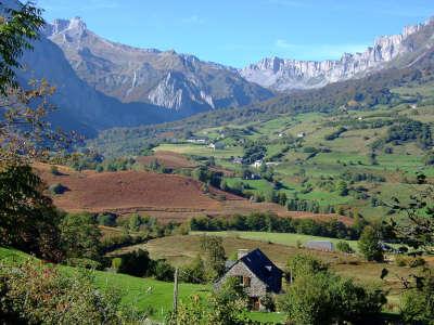 Cirque de lescun route touristique des pyrenees atlantiques guide touristique de l aquitaine