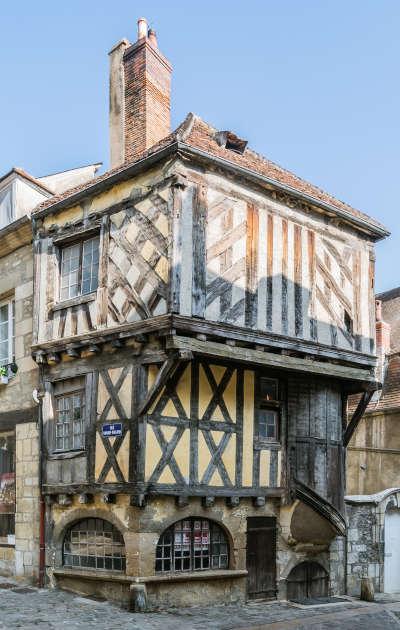 Clamecy cite de caractere maisons medievale routes touristiques de la nievre guide touristique de bourgogne