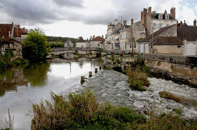 Clamecy le beuvron routes touristiques dans l yonne guide du tourisme en bourgogne