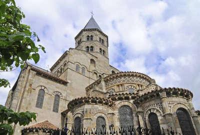 Clermont ferrand la basilique notre dame du port routes touristiques du puy de dome guide touristique de l auvergne