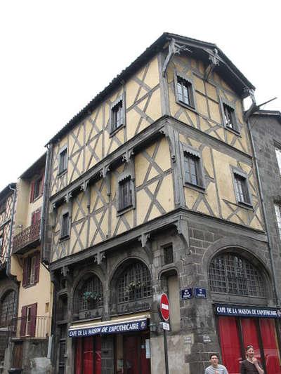 Clermont ferrand maison dite de l apothicaire routes touristiques du puy de dome guide touristique de l auvergne