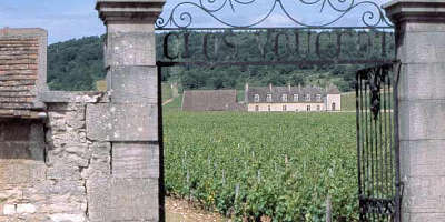 Clos vougeot sur la route des grands cru en cote d or guide du tourisme en bourgogne