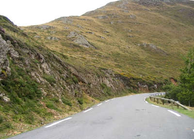 Col de burdinkurutxeta route des cols des pyrenees guide du tourisme des pyrenees atlantiques aquitaine
