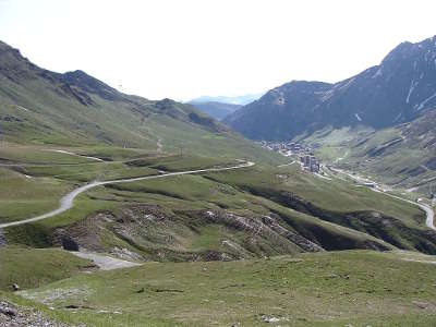Col du tourmalet cote la mongie la route des cols des pyrenees guide touristique des hautes pyrenees