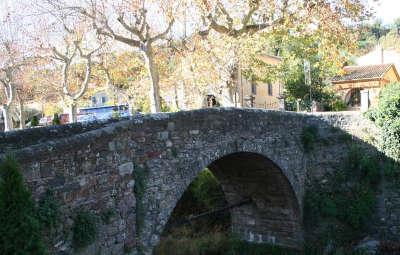 Collobrieres village de caractere vieux pont routes touristiques du var guide touristique de la provence alpes cote d azur