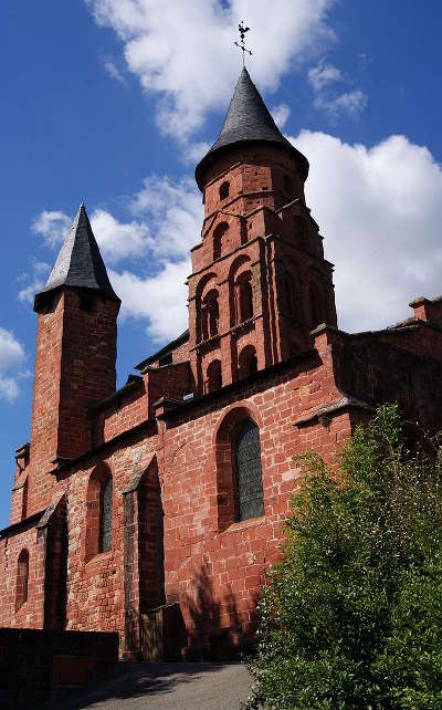 Collonges la rouge eglise saint pierre plus beaux villages routes touristique de correze guide touristique du limousin