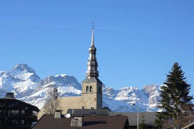 Combloux le clocher a bulbe routes touristiques de haute savoie guide du tourisme de rhone alpes