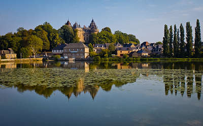 Combourg le chateau et le lac tranquille petite cite de caractere routes touristiques dans l ille et vilaine guide du tourisme en bretagne