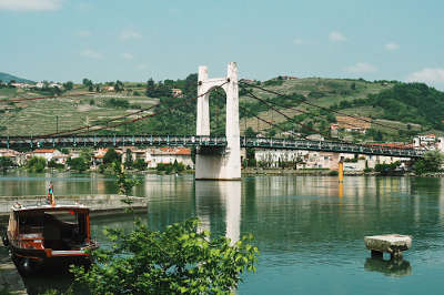 Condrieu le vignoble le port routes touristiques du rhone guide du tourisme rhone alpes