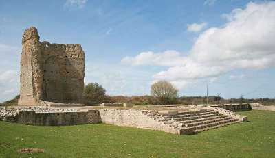 Corseul sanctuaire des coriosolites dit temple de mars les routes touristiques dans les cotes d armor guide du tourisme en breta