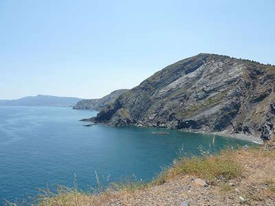 Cote vermeille le cap cerbere routes touristiques des pyrenees orientales guide du tourisme du languedoc roussillon