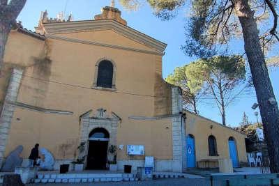 Cotignac plus beaux villages cite de caractere sanctuaire notre dame de graces routes touristiques du var guide touristique de la provence alpes cote d azur