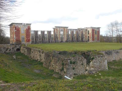 Coupvray village de caractere ruine du chateau routes touristiques de seine et marne guide touristique ile de france