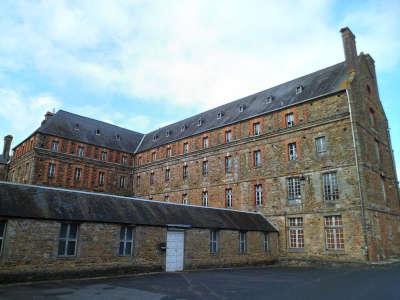 Coutance pays d art et d histoire hopital de coutances routes touristiques de la manche guide touristique de normandie