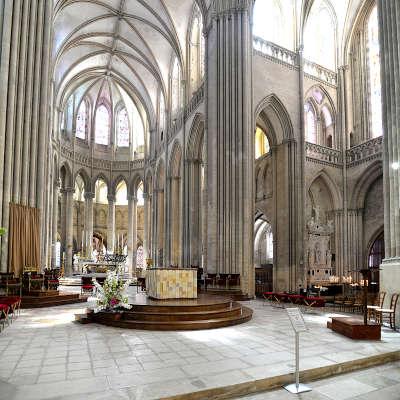 Coutance pays d art et d histoire la cathedrale le choeur routes touristiques de la manche guide touristique de normandie