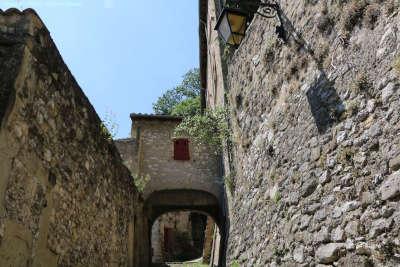 Crest plus beau detours de france ancien rampart routes touristiques de la drome guide touristique de rhone alpes