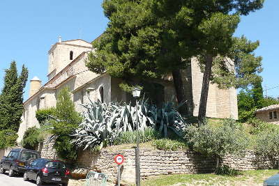 Cucuron l eglise de notre dame de beaulieu routes touristiques du vaucluse guide du tourisme de provence alpes cote d azur