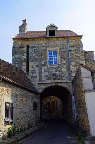 Decize porte du marquis d ancre routes touristiques de la nievre guide touristique de bourgogne