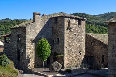 Desaignes village de caractere chateau routes touristiques de l ardeche guide du tourisme rhone alpes 1