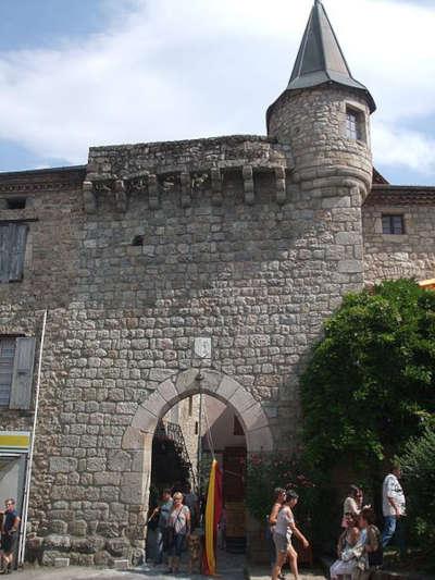 Desaignes village de caractere porte du bourg de l homme porte de lalle routes touristiques de l ardeche guide du tourisme rhone alpes