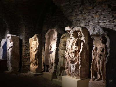 Dijon abbaye de saint benigne musee archeologique scupture routes touristiques de la cote d or guide touristique de bourgogne