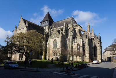 Dinan l eglise saint malo ville d art et d histoire chevet de l eglise routes touristiques dans la nievre guide du tourisme en bourgogne