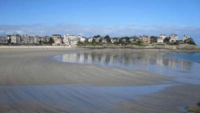 Dinard ville d art et d histoire la plage de l eglise routes touristiques dans l ille et vilaine guide du tourisme en bourgogne