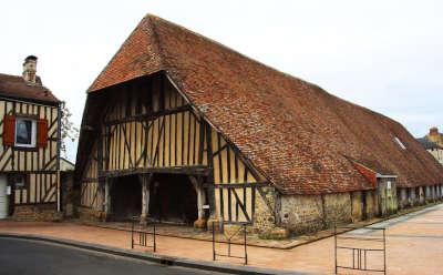 Dives sur mer les halles medievales routes touristiques du calvados guide touristique de normandie