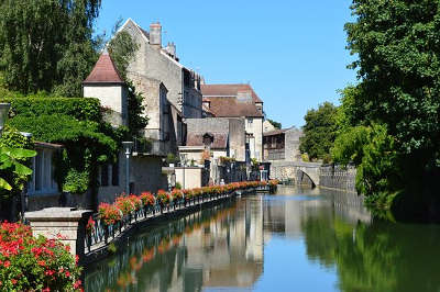 Dole ville d art et d histoire vieille ville routes touristiques du jura guide du tourisme de franche comte