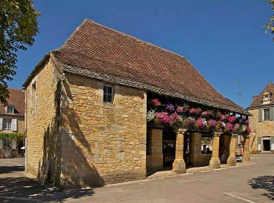 Domme la halle du xviiie siecle routes touristiques de dordogne guide touristique de nouvelle aquitaine