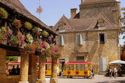 Domme les routes touristiques de dordogne guide touristique de nouvelle aquitaine