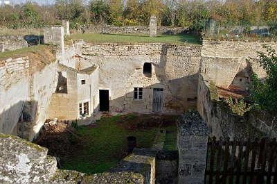 Doue la fontaine maison troglodyte routes touristiques de maine et loire guide du tourisme du pays de la loire